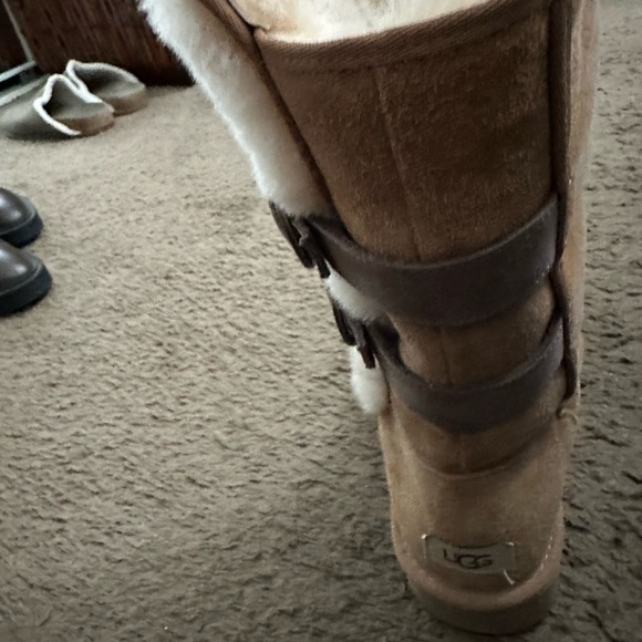 Ugg boos. Size 10 . Used looks new. In perfect condition. Chestnut color. - Picture 8 of 9